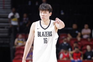 万博体育入口-美媒：第一次背靠背杨瀚森有点累&amp;步伐稍显无力 但还是有进步