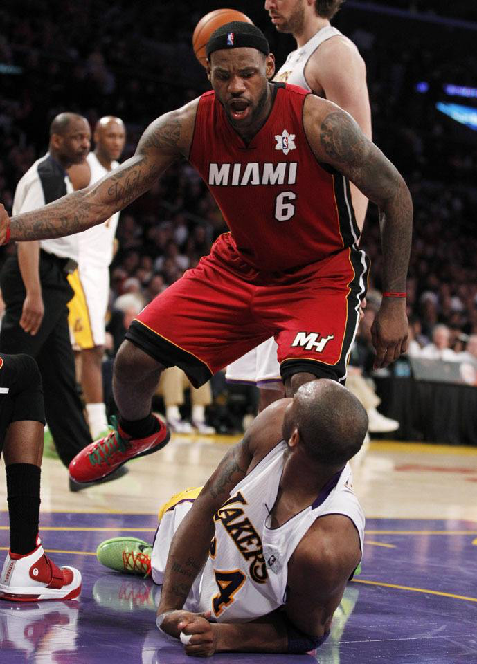 万博体育APP-如果2009年詹姆斯总决赛对阵科比！骑士会横扫湖人夺冠吗？