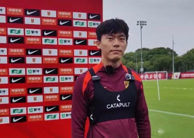 万博体育APP-胡荷韬首秀鲁莽犯规致丢球 程进替补首秀获评低分