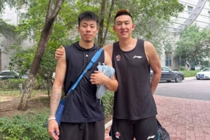 万博体育登陆-付豪晒与张镇麟&amp;刘雁宇等合照：人生总有很多分岔路口 祝开心顺利