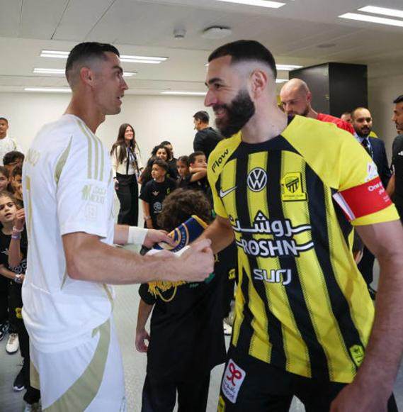 万博体育入口-第7次PK本泽马赢了C罗？36岁的他和39岁他皆赢家！